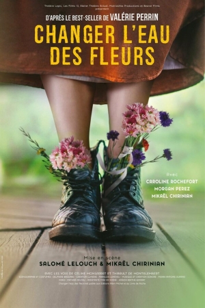 Changer l’eau des fleurs